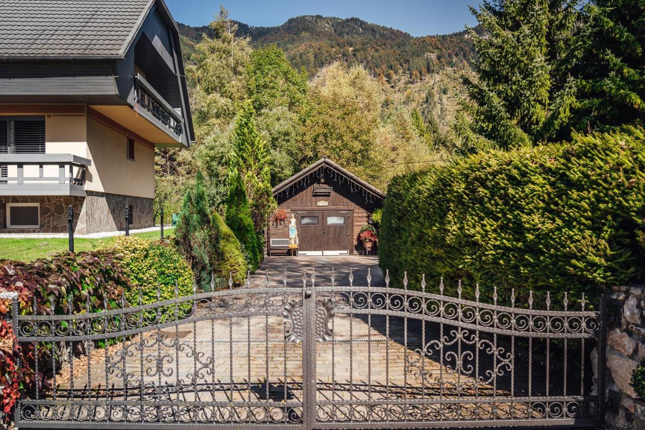 Apartma Borovc モイストラナ エクステリア 写真